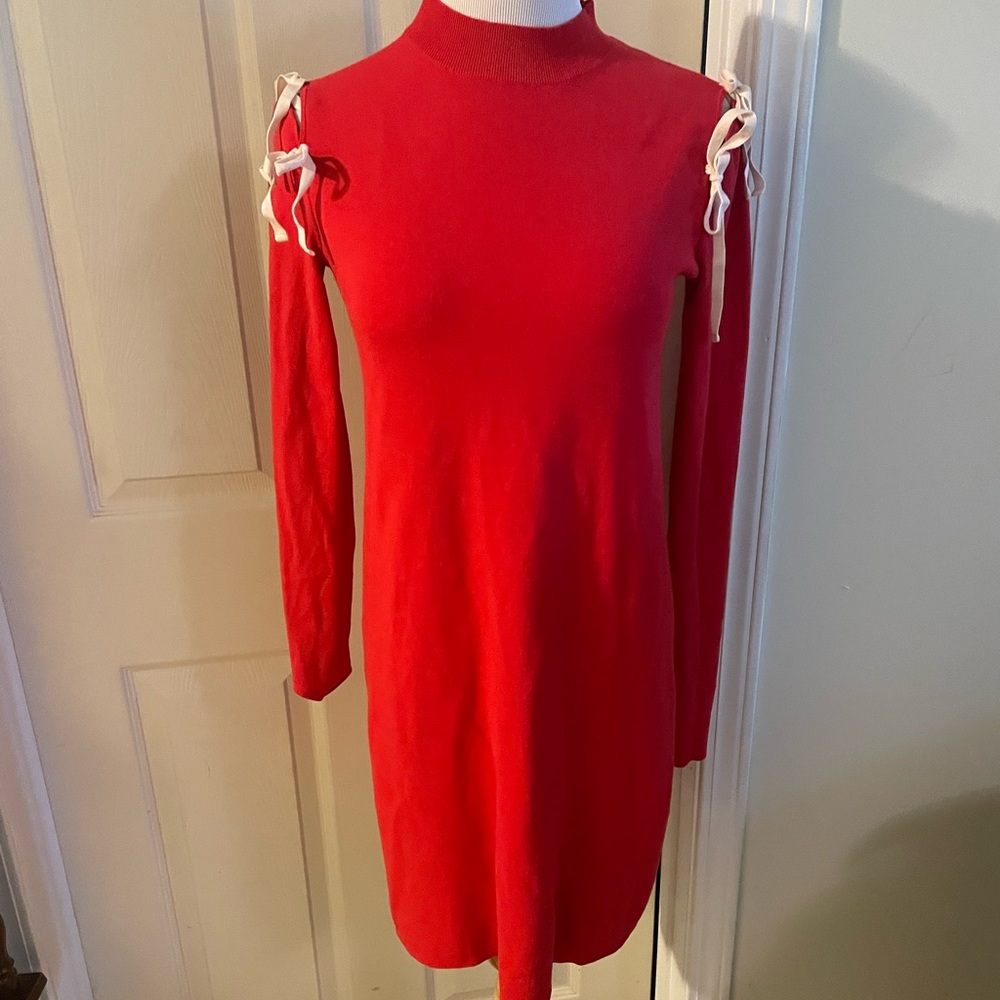 Gorgeous MO&Co knit shift dress with tie sleeves